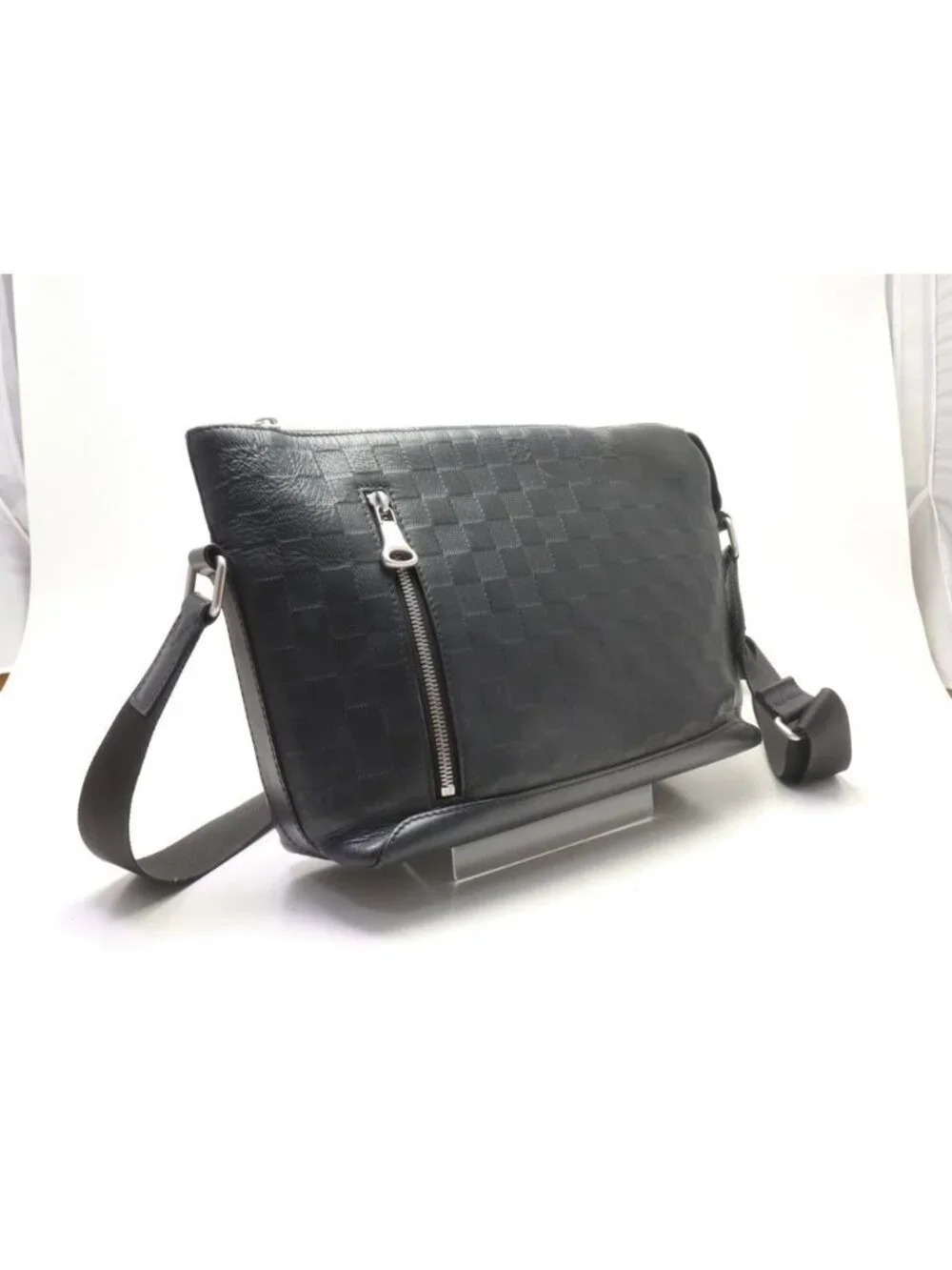 Louis Vuitton Damier Infini Discovery Messenger PM Shoulder Bag